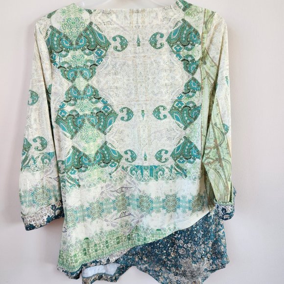 One world live and let live blouse, Medium. - Picture 5 of 5